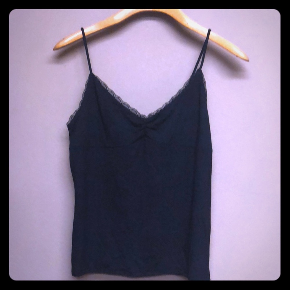 Black bra tank
Adjustable straps